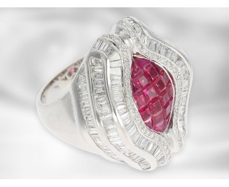 Ring: extravaganter luxuriöser Diamant/Rubinring, insgesamt ca. 5,49ct, 18K Weißgold, anspruchsvolle Goldschmiedearbeit: Ca. 