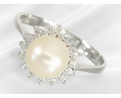 Ring: schön erhaltener Weißgoldring mit Diamanten und einer Zuchtperle: Ca. Ø19mm, RG60, ca. 3,9g, 18K Weißgold, im leichten 