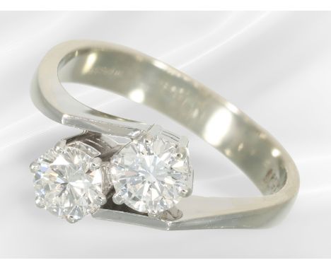 Ring: Goldschmiedering mit 2 Halbkaräter Brillanten in Spitzenqualität, TW/VVS: Ca. Ø18mm, RG58, ca. 5,6g, 18K Weißgold, hoch