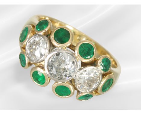 Ring: vintage Goldschmiedering mit 3 großen Altschliff-Brillanten und Smaragden: Ca. Ø 17,5 mm, RG 55, ca. 7,3g, 18K Gold, Ha