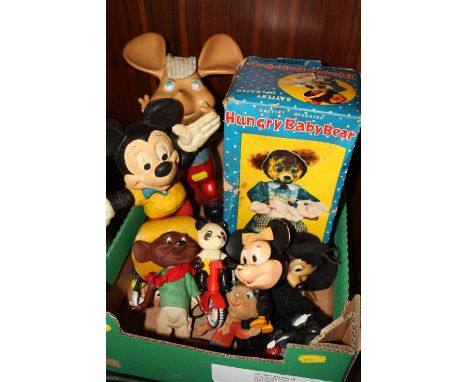 A COLLECTION OF VINTAGE TOYS TO INCLUDE MICKEY AND MINNIE MOUSE ETC