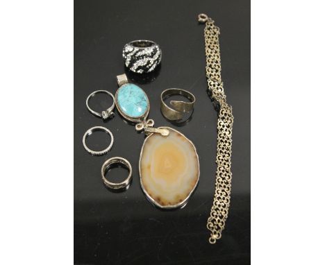 A BOXED SWAROVSKI RING TOGETHER WITH A COLLECTION OF VINTAGE SILVER JEWELLERY