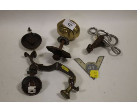 A SELECTION OF VINTAGE BRASS HANDLES ETC AND A CAR BADGE