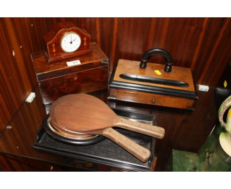 A COLLECTION OF VINTAGE TREEN TO INCLUDE AN INLAID DESK CLOCK, TEA CADDY A/F ETC (7)