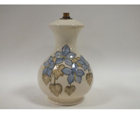 A FLORAL MOORCROFT CERAMIC TABLE LAMP 