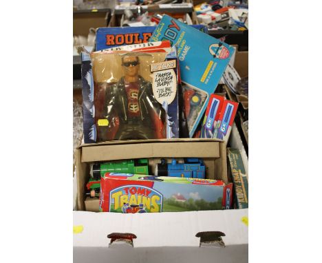 A BOX OF VINTAGE AND MODERN TOYS TO INCLUDE A KENNER TERMINATOR 