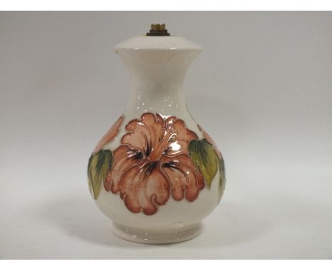 A MOORCROFT HIBISCUS PATTERN CERAMIC TABLE LAMP 