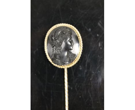 A JET CAMEO YELLOW METAL STICK PIN