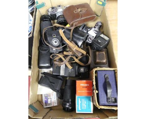 A collection of vintage cameras and related equipment, to include a Canon AE-1 film camera, a Pressman No.820688 zoom lens, a