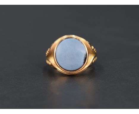 A gent's Victorian 15ct rose gold signet ring having chalcedony circular panel, size R &amp; approx 9.5g