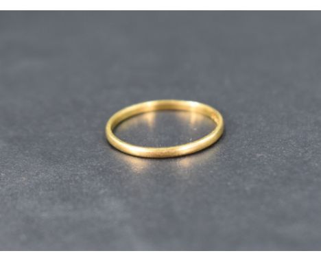 A 22ct gold wedding band, ring size K and approx 1.2g