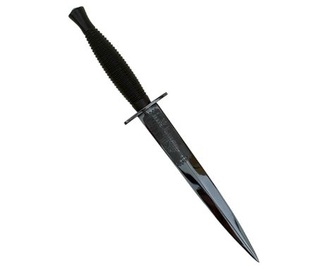 A THIRD PATTERN FAIRBAIRN-SYKES COMMANDO KNIFE OR DAGGER, 17.75cm flattened diamond section blacked blade etched with a Wilki