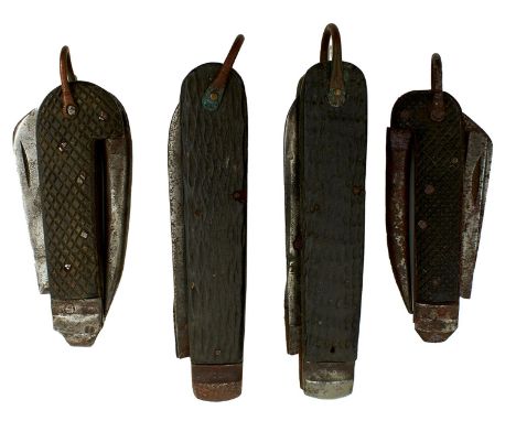 A LARGE COLLECTION OF VINTAGE AND LATER POCKET KNIVES, to include various First War and later military jack knives, tourist a