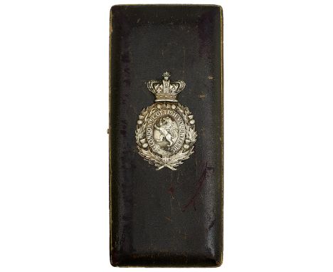 A CASED LONDON SCOTTISH VOLUNTEERS SGEAN DUBH, 9.75cm blade etched with a crowned GVR cypher and the regimental title, white 