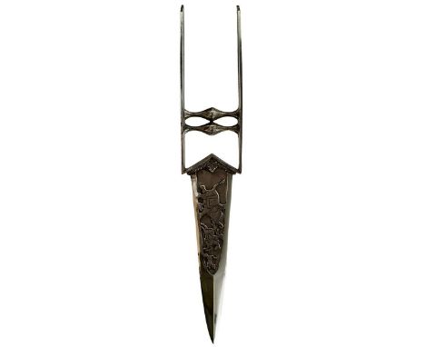 A FINE 18TH CENTURY INDIAN WOOTZ SKIKARGARH KATAR OR DAGGER, 26.5cm clean blade with broad armour piercing tip, the deeply ch