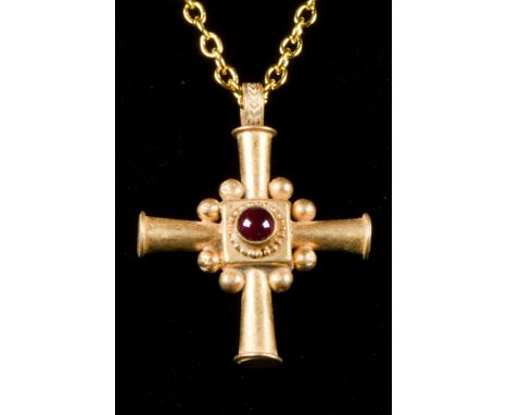 Ca. 600 ADA beautiful gold cruciform pendant with hollow arms tapering in towards the centre. At the junction a large raised 
