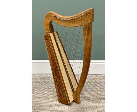 MODERN 19-STRING KNEE HARP IN MIXED WOODS, with carved detail to the sides, 76cms H, 41cms W