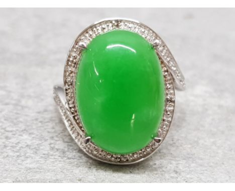 Silver and jade ring with 2 small diamonds, size N 7.87G