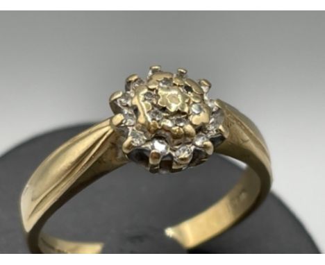Vintage 9ct gold diamond cluster ring size M 2.6g