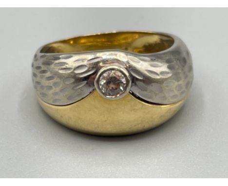 18ct gold two tone ring with white stone size S 9.3G