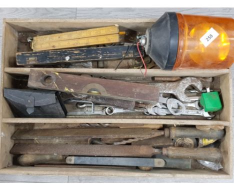 Wooden tray of vintage hand tools, level, amber light etc