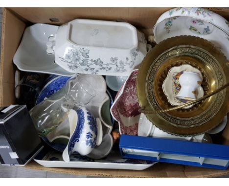 Box of miscellaneous china pieces includes royal Worcester ladel, Aynsley bowl and willow pattern tray etc