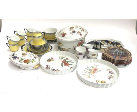 A mixed lot of ceramics to Royal Worcester Evesham Vale, Bristol pottery Art Deco dressing table trays and pots with a yellow