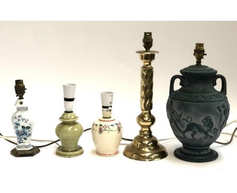 Five various table lamps, the tallest gilt metal lamp 40cmH 