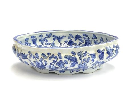 A large Moyses Stevens London blue and white ceramic planter/footbath, 41cmW 