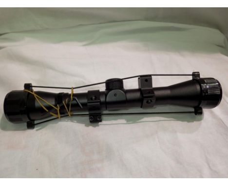 4 X 32 air rifle scope. UK P&amp;P Group 1 (£16+VAT for the first lot and £2+VAT for subsequent lots) 