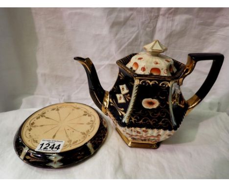 Lingard Gaudy Welsh teapot and stand. UK P&amp;P Group 2 (£20+VAT for the first lot and £4+VAT for subsequent lots) 