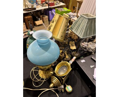 Six mixed table lamps including brass examples. All electrical items in this lot have been PAT tested for safety and have pas