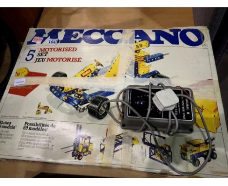 Mecano 5 motorized set. All electrical items in this lot have been PAT tested for safety and have passed. This does not confi