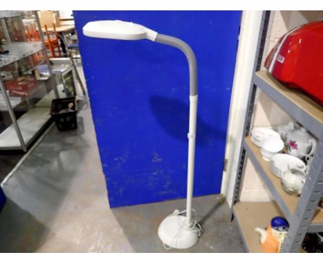 Standard lamp with poseable head. All electrical items in this lot have been PAT tested for safety and have passed. This does