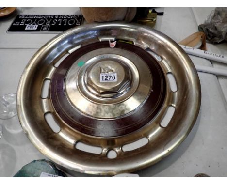 Rolls Royce hubcap. UK P&amp;P Group 2 (£20+VAT for the first lot and £4+VAT for subsequent lots) 