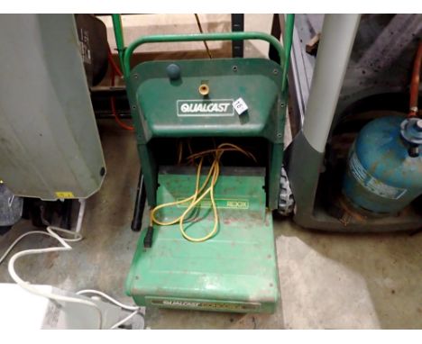 Qualcast Concorde RE30X lawn mower. All electrical items in this lot have been PAT tested for safety and have passed. This do
