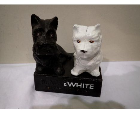 Cast iron Black &amp; White whisky dogs figurine, H: 12 cm. UK P&amp;P Group 2 (£20+VAT for the first lot and £4+VAT for subs