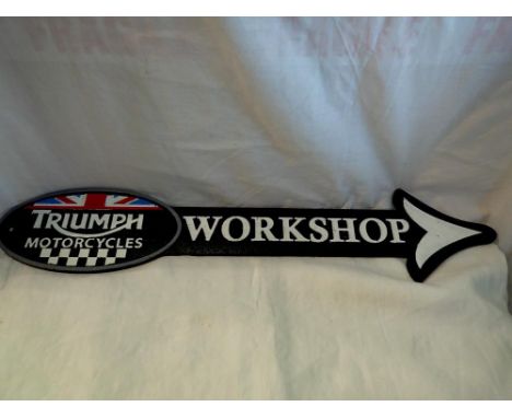 Cast iron Triumph Motorcycles workshop arrow, W: 40 cm. UK P&amp;P Group 1 (£16+VAT for the first lot and £2+VAT for subseque