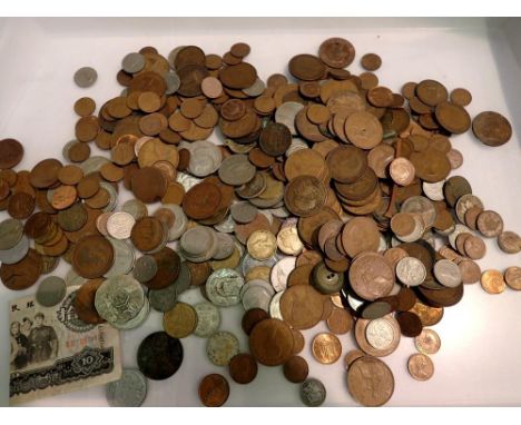 A large collection of mixed UK and world coins. UK P&amp;P Group 2 (£20+VAT for the first lot and £4+VAT for subsequent lots)