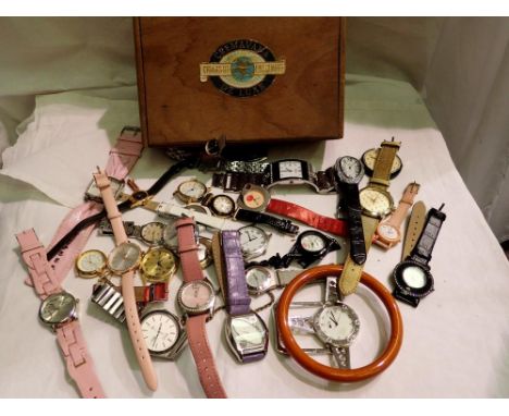 Box of mixed wristwatches. UK P&amp;P Group 1 (£16+VAT for the first lot and £2+VAT for subsequent lots) 
