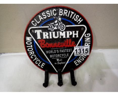 Cast iron Triumph Bonneville key hook, W: 15 cm. UK P&amp;P Group 1 (£16+VAT for the first lot and £2+VAT for subsequent lots