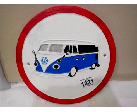 Cast iron circular VW camper sign, D: 25 cm. UK P&amp;P Group 1 (£16+VAT for the first lot and £2+VAT for subsequent lots) 