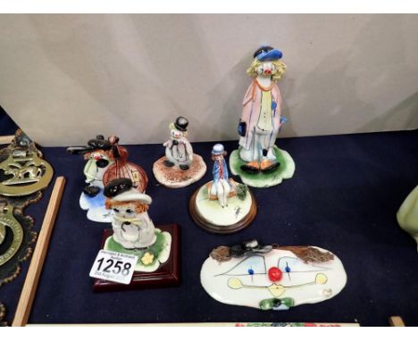 Six pastel ceramica Italian figurines, largest H: 12 cm. UK P&amp;P Group 2 (£20+VAT for the first lot and £4+VAT for subsequ