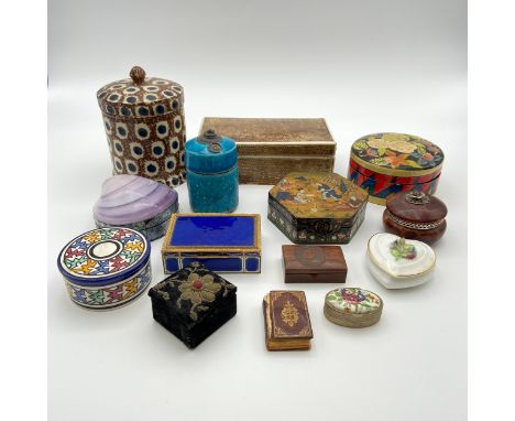 A collection of fourteen items to include a ceramic box with a turquoise glaze and an impressed maker's stamp to the lid, two