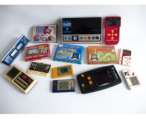 This is a lot of vintage handheld computer games made by ENTEX, BANDAI etc. Most were purchased in Japan in the 1980's. Untes