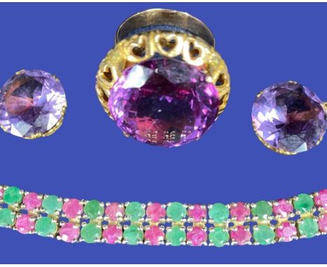 AN ENSEMBLE OF A LARGE, BELIEVED 14CT CIRCULAR CUT PURPLE STONE DRESS RING on a 'heart' shaped basket, 13grms, size Q-R and a