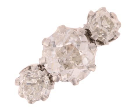 An Antique palladium three stone diamond ring, claw set with old European-cut diamonds, total diamond content approx 1ct, col