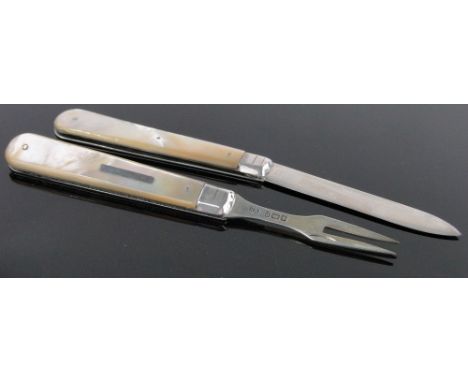 An Edwardian silver and mother of pearl travelling knife and fork,hallmarks Sheffield 1907, length 8cm, original case.