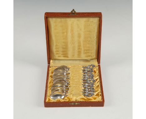 Yellow satin lined box; flower-stem motif handles; 5.44 troy.Post-1880s crescent and crown national German stamp and 800 impr