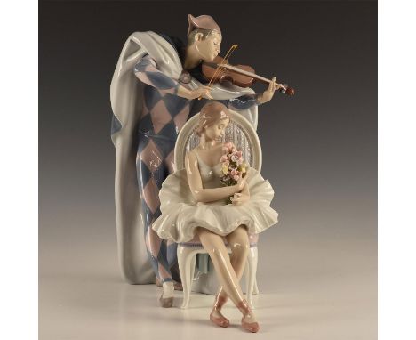 01005932 Jester playing violin for ballerina with flowersArlequin Enamorado Artist: Antonio RamosIssued: 1993Dimensions: H-14
